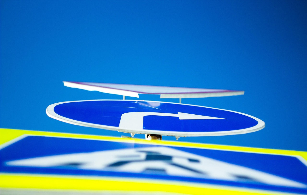 Door Signs vs Projecting Signs: Which is Right?